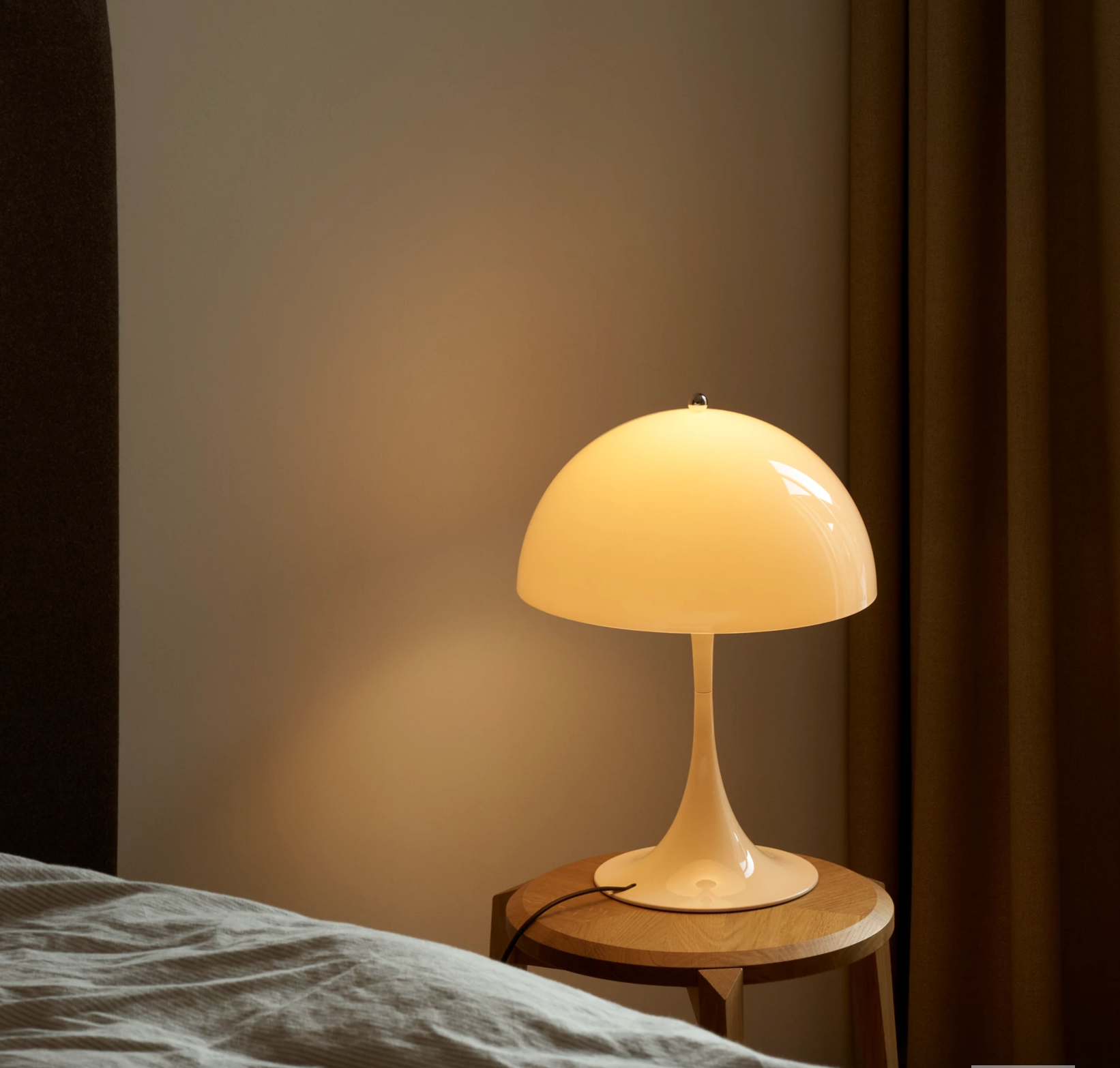 Panthella 320 Table Lamp - Louis Poulsen